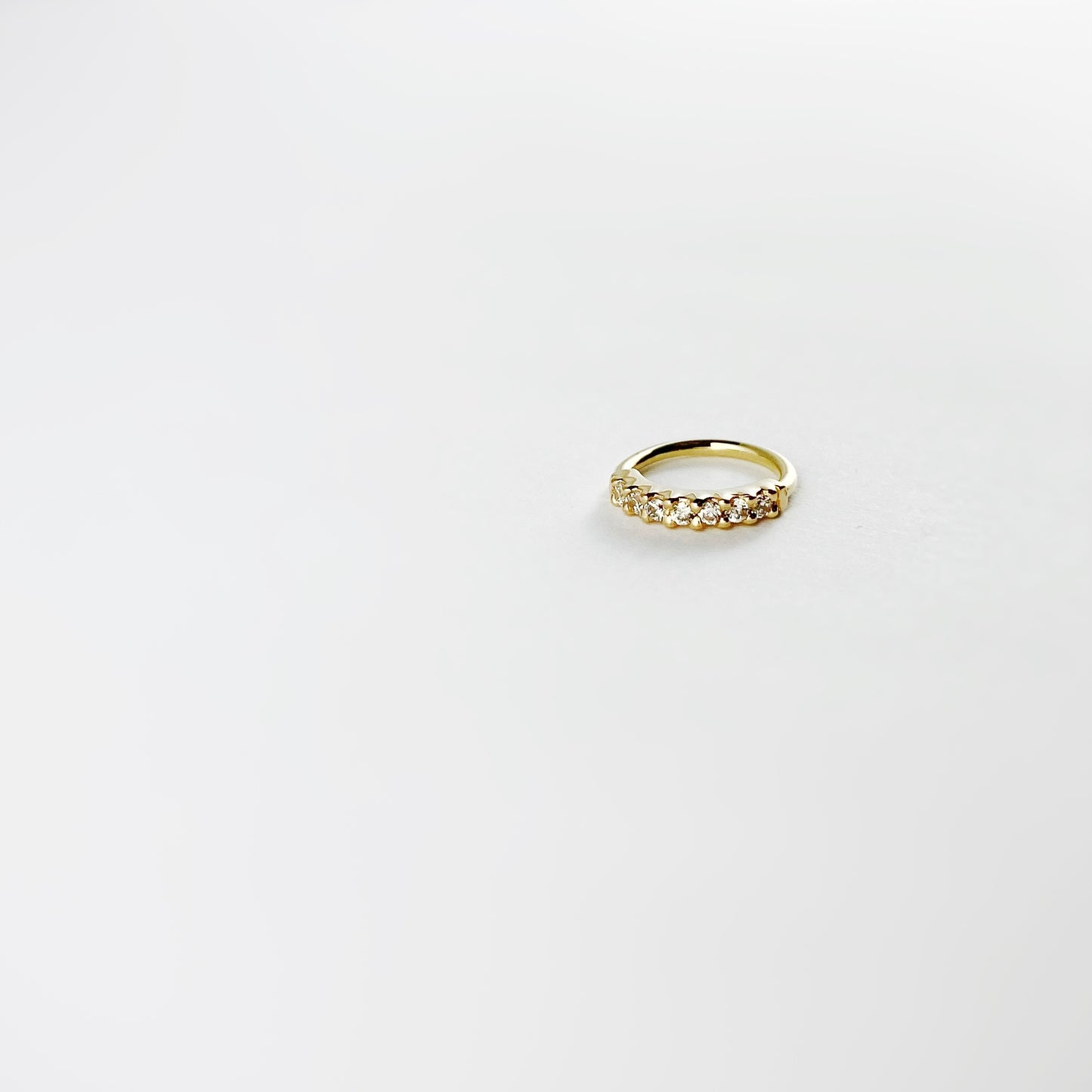 Outward-Facing Fixed 7-Gem Seam Ring